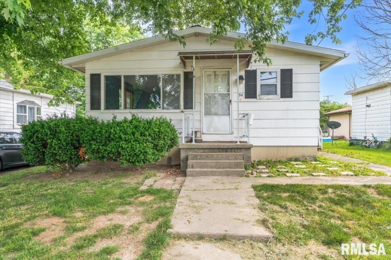34 W Kenney Street, Divernon, IL 62530 Main Photo