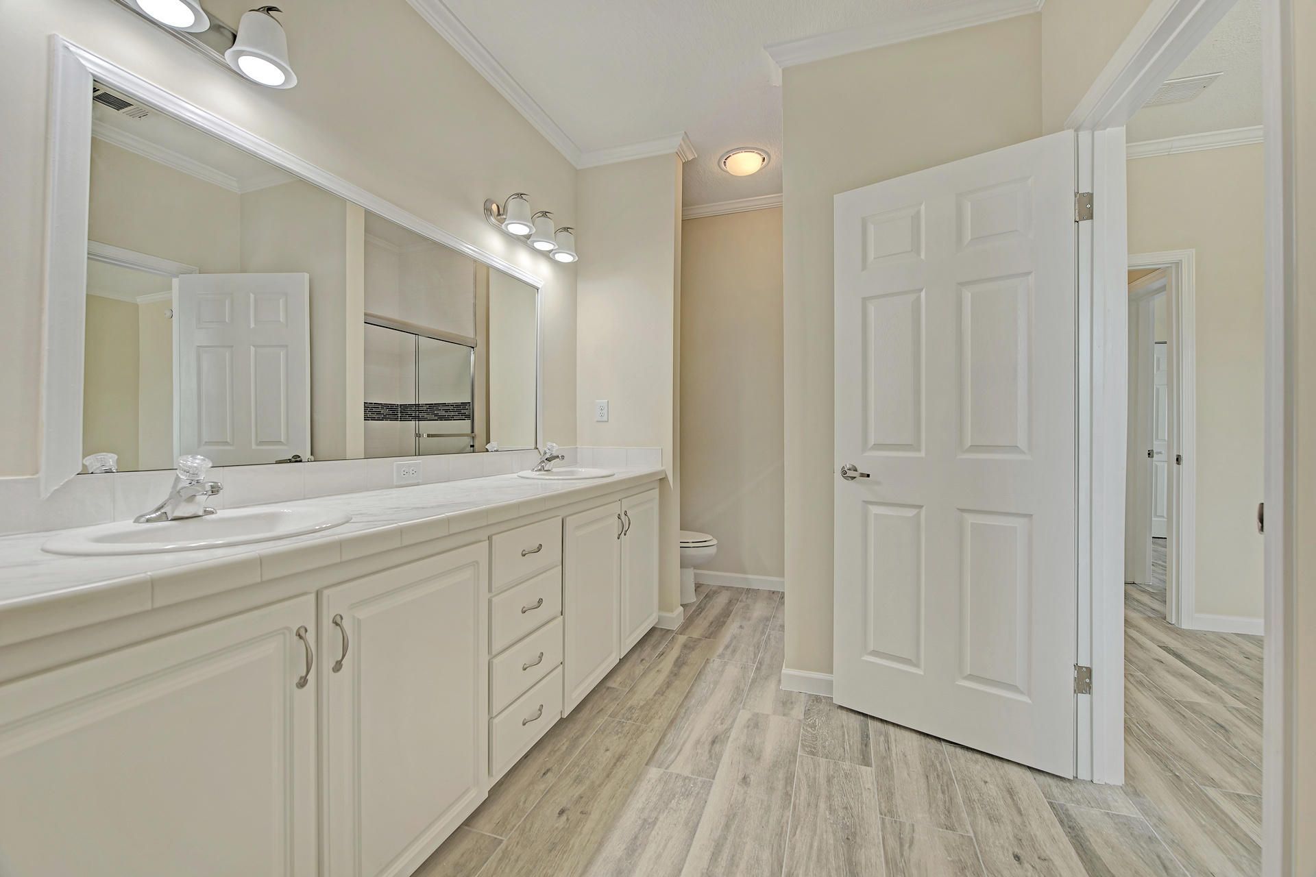 21 E Circle Drive, Unit B, Saddle Bunch, FL 33040 Photo