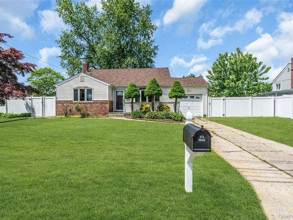 86 W 17th Street , Deer Park, NY 11729