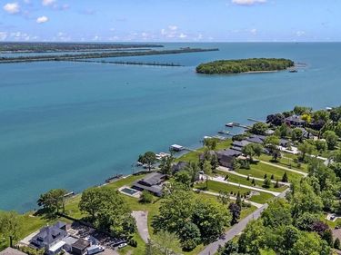 28095 Elba Drive , Grosse Ile Twp, MI 48138