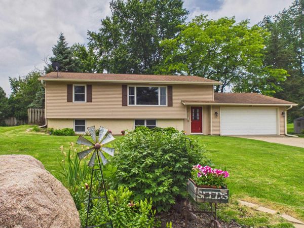 1151 Clearview Drive, Oskaloosa, IA 52577