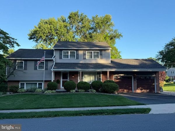 1842 LONGVIEW DRIVE , LANCASTER, PA 17601