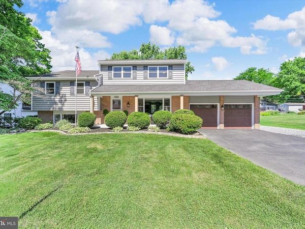 1842 LONGVIEW DRIVE, LANCASTER, PA 17601