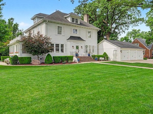 905 S 6th Avenue W, Newton, IA 50208