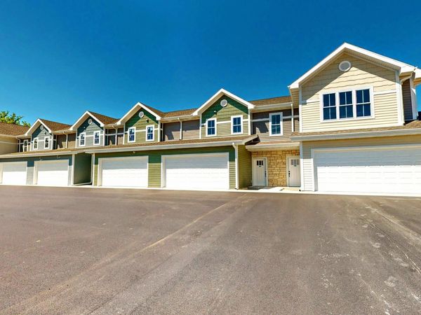 208 Settlers Dr, Jefferson, WI 53549