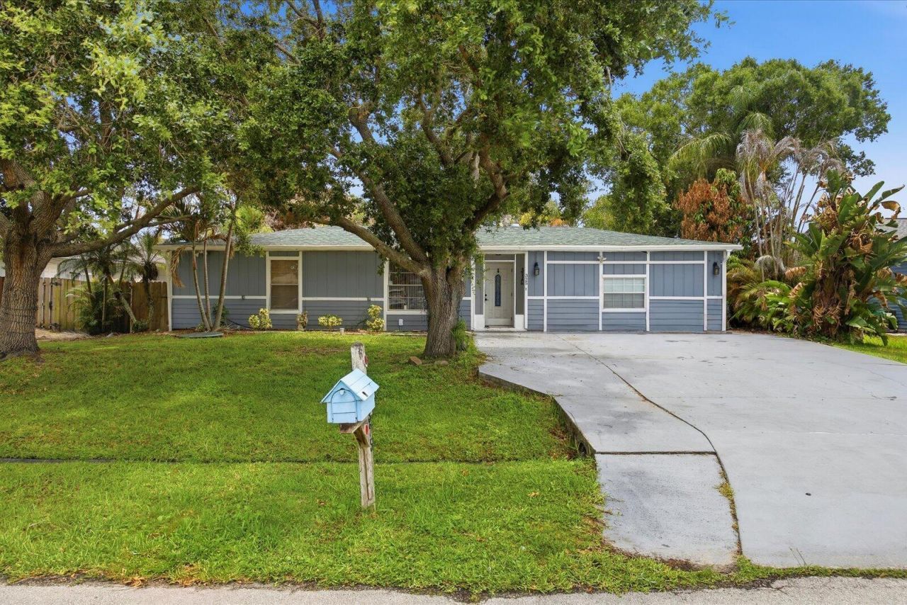 325 NW Dearman Street, Port Saint Lucie, FL 34983 Photo