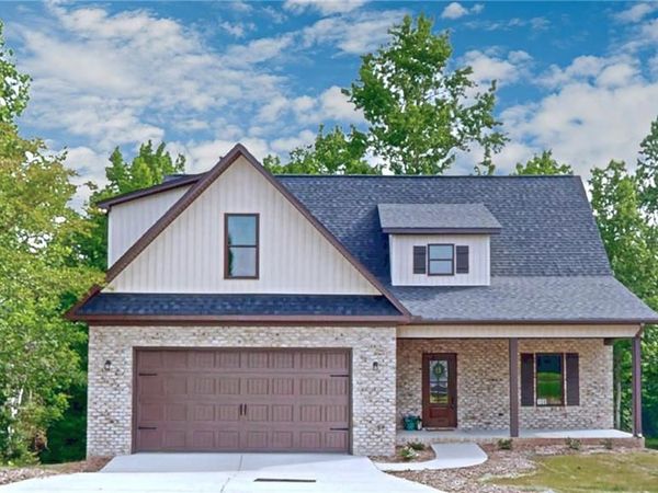 108 Sprucewood Court , Archdale, NC 27263
