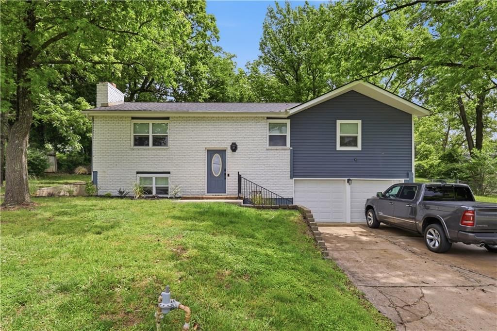 6709 Eastside Drive, Kansas City, MO 64152 Main Photo