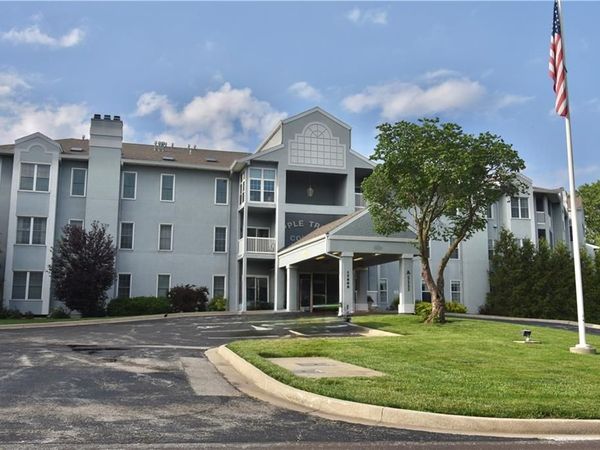 17800 E Bolger Road, Unit 101, Independence, MO 64055