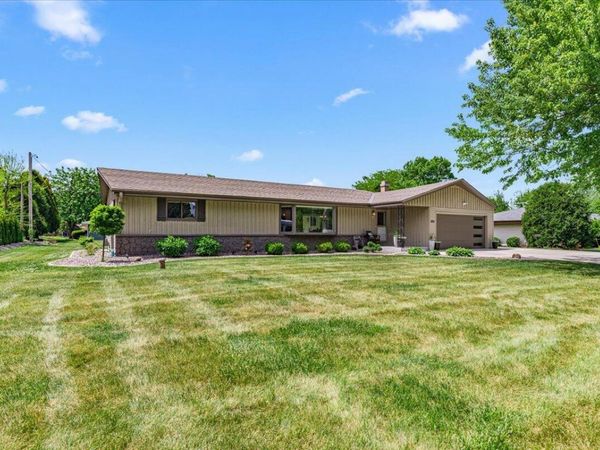 225 N 166th St, Brookfield, WI 53005