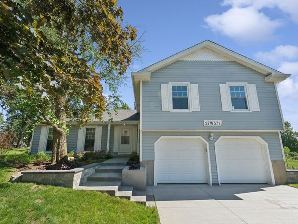 27W571 Ridgeview Street , West Chicago, IL 60185