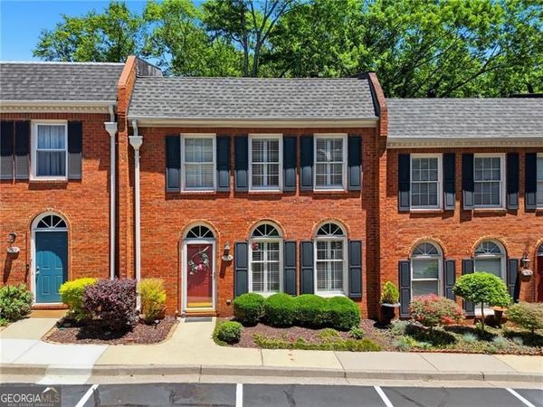 7505 Saint Charles Square, Unit C8, Roswell, GA 30075