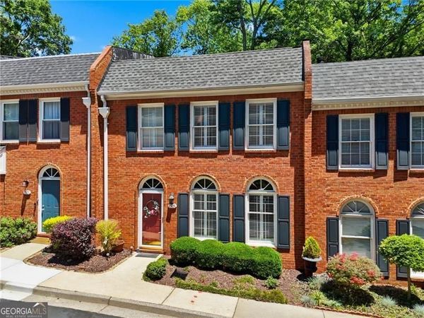 7505 Saint Charles Square, Unit C8, Roswell, GA 30075