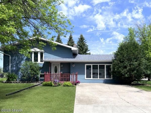 616 22ND Street NW, East Grand Forks, MN 56721