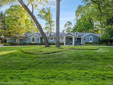 3797 S Darlington Road, Bloomfield Twp, MI 48301