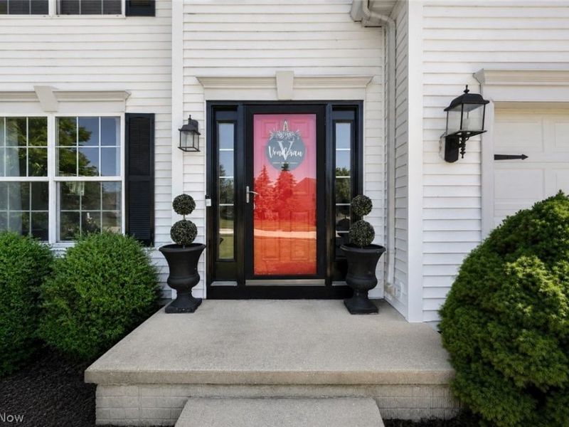 33275 Ambleside Drive, Avon Lake, OH 44012 Photo 2