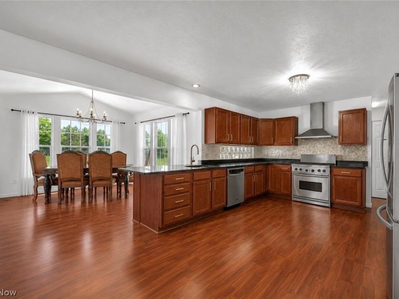 33275 Ambleside Drive, Avon Lake, OH 44012 Photo 3
