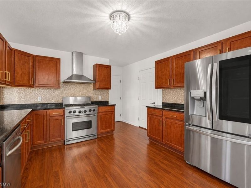 33275 Ambleside Drive, Avon Lake, OH 44012 Photo 4