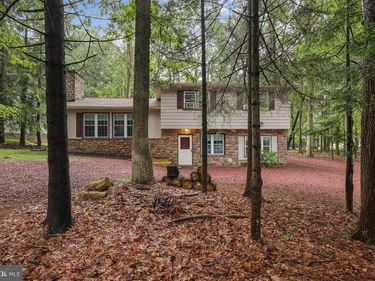 14 SASSAFRAS ROAD, LAKE HARMONY, PA 18624