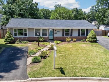 1023 S HOGA ROAD S, STERLING, VA 20164