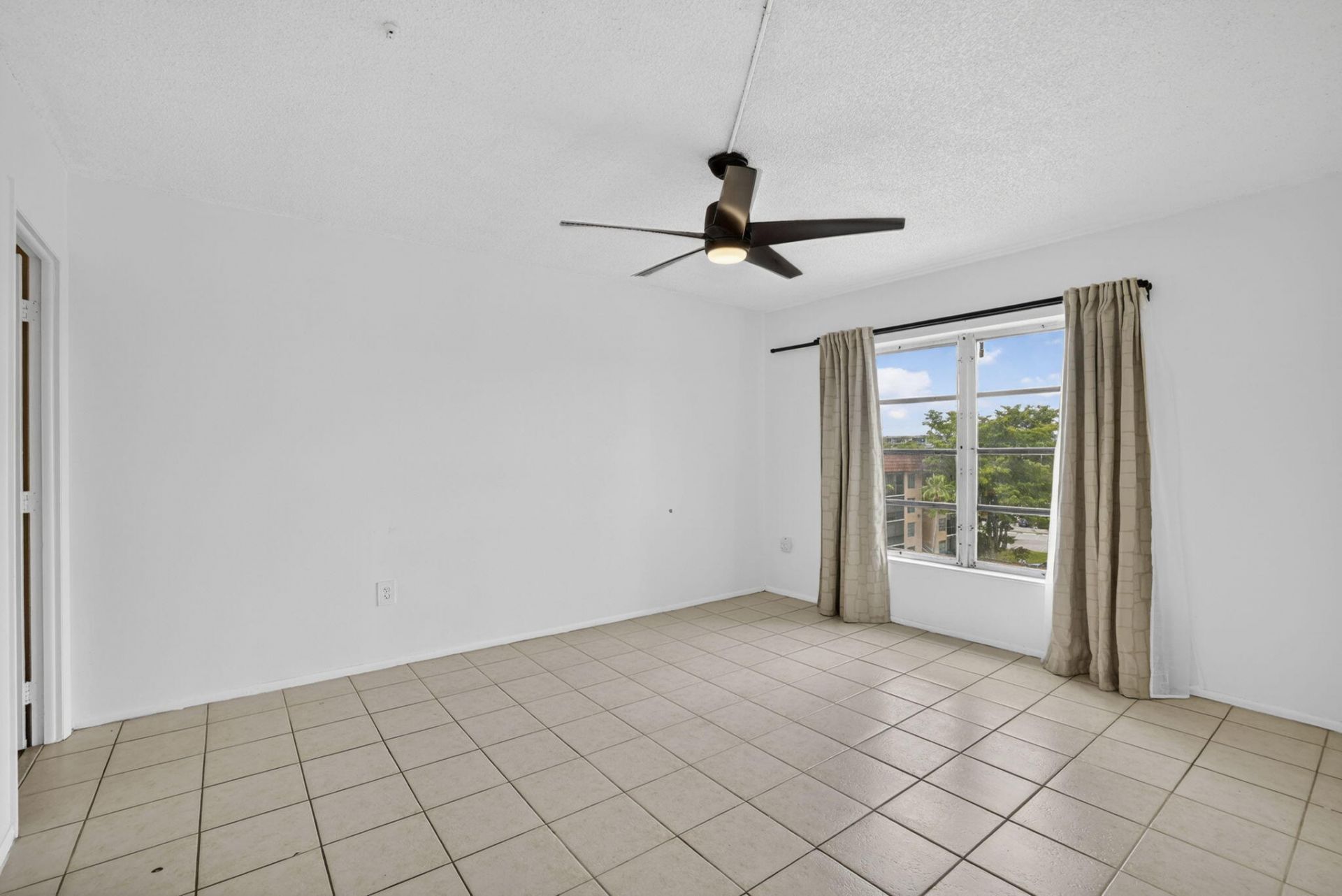 4174 Inverrary Drive, Unit 513, Lauderhill, FL 33319 Photo