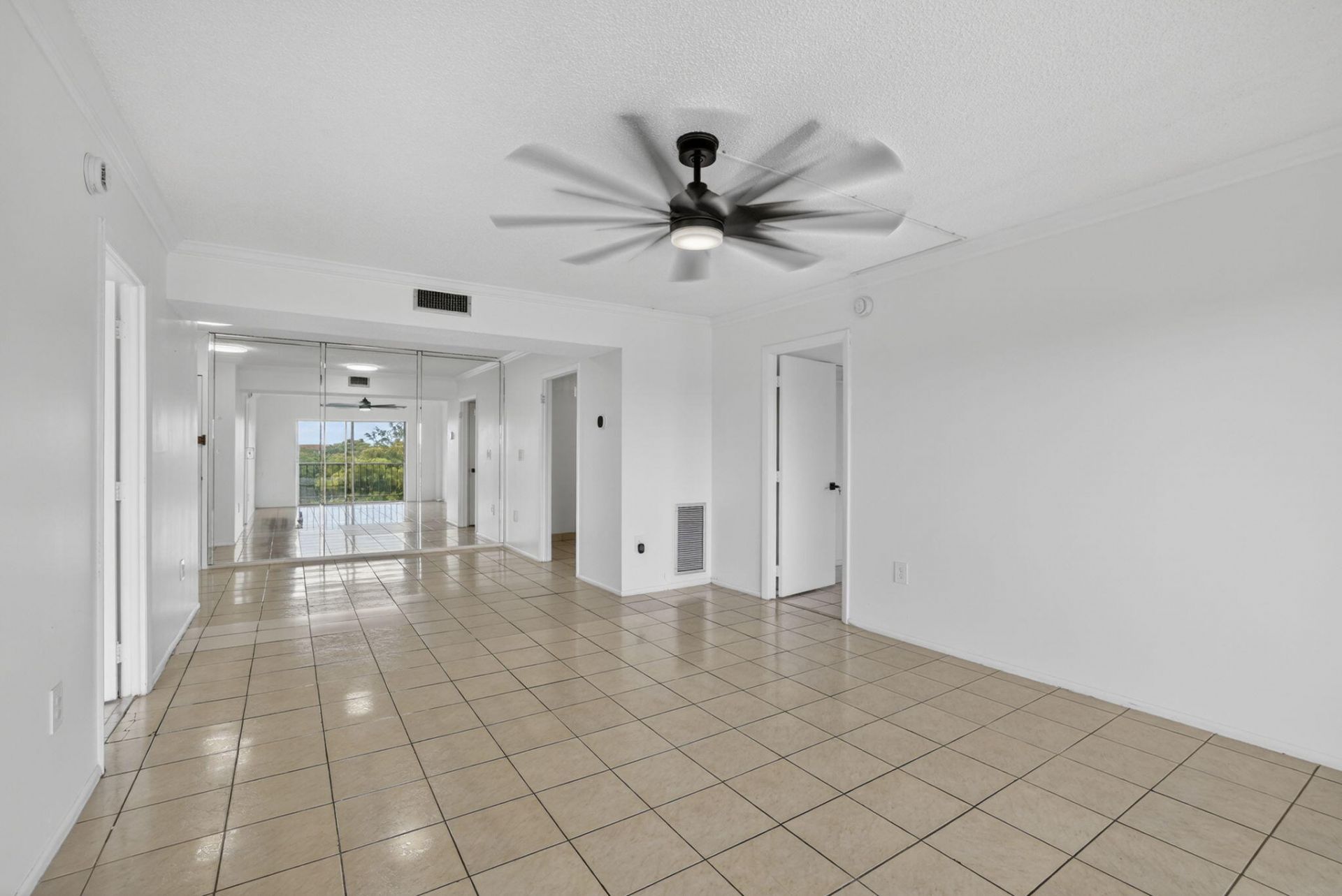 4174 Inverrary Drive, Unit 513, Lauderhill, FL 33319 Photo