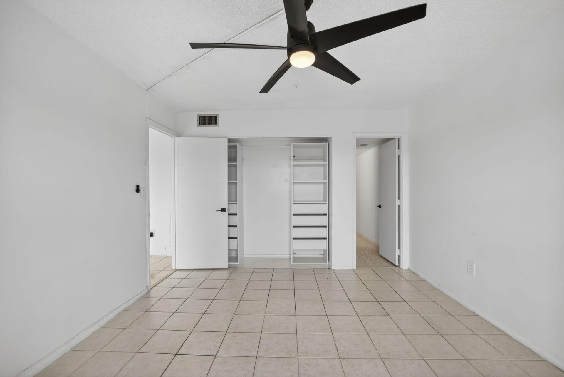 4174 Inverrary Drive, Unit 513, Lauderhill, FL 33319 Photo