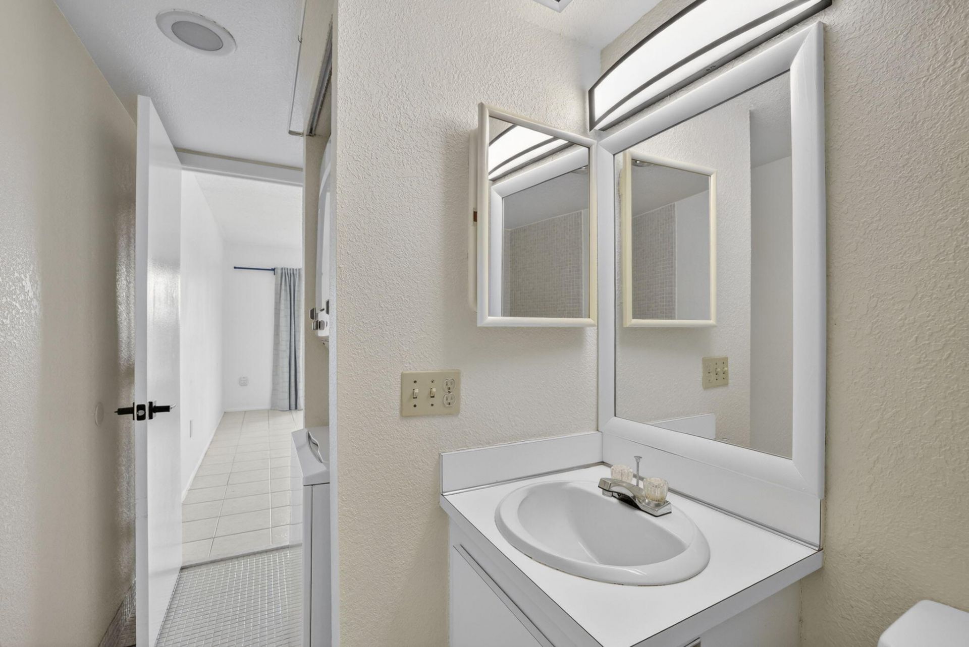 4174 Inverrary Drive, Unit 513, Lauderhill, FL 33319 Photo
