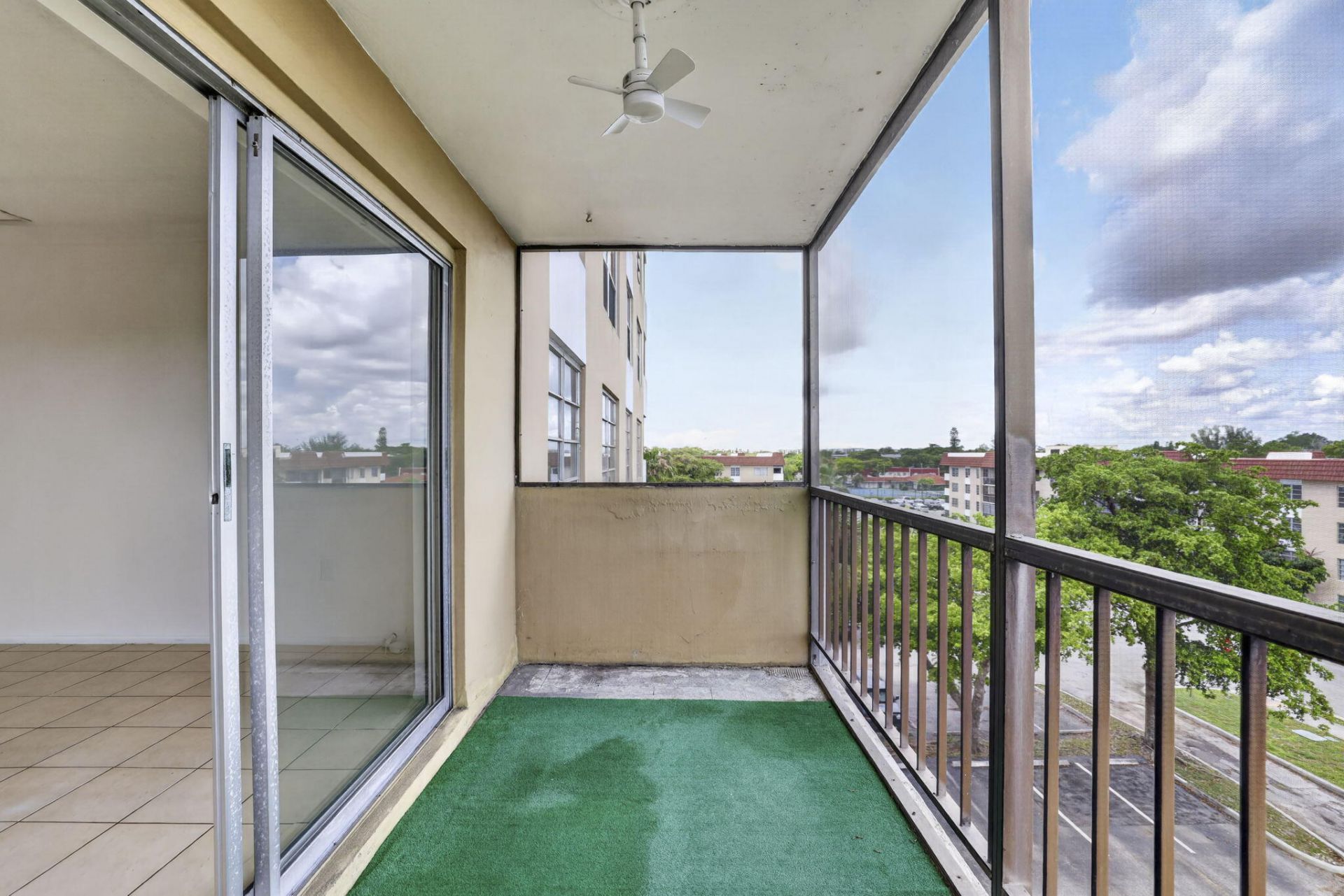 4174 Inverrary Drive, Unit 513, Lauderhill, FL 33319 Photo