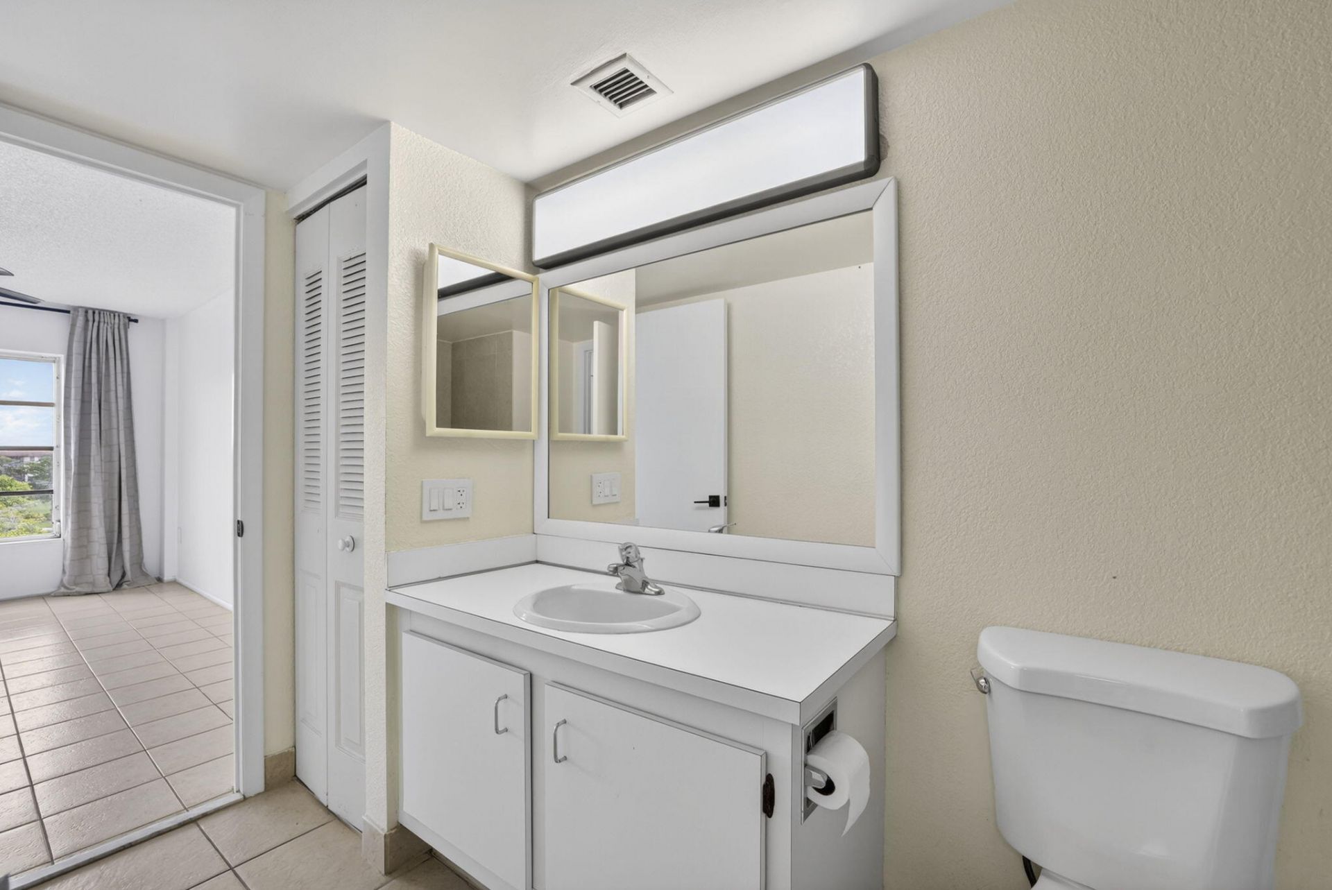 4174 Inverrary Drive, Unit 513, Lauderhill, FL 33319 Photo