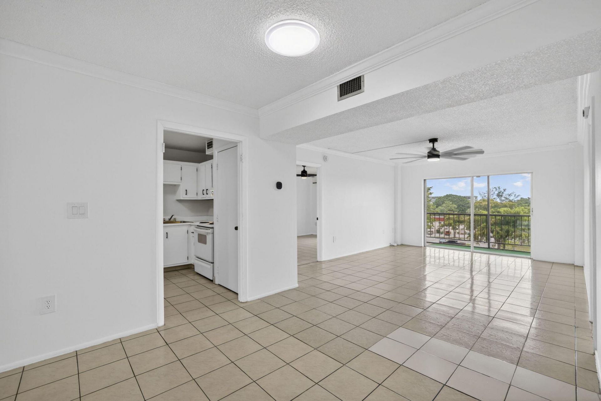 4174 Inverrary Drive, Unit 513, Lauderhill, FL 33319 Photo