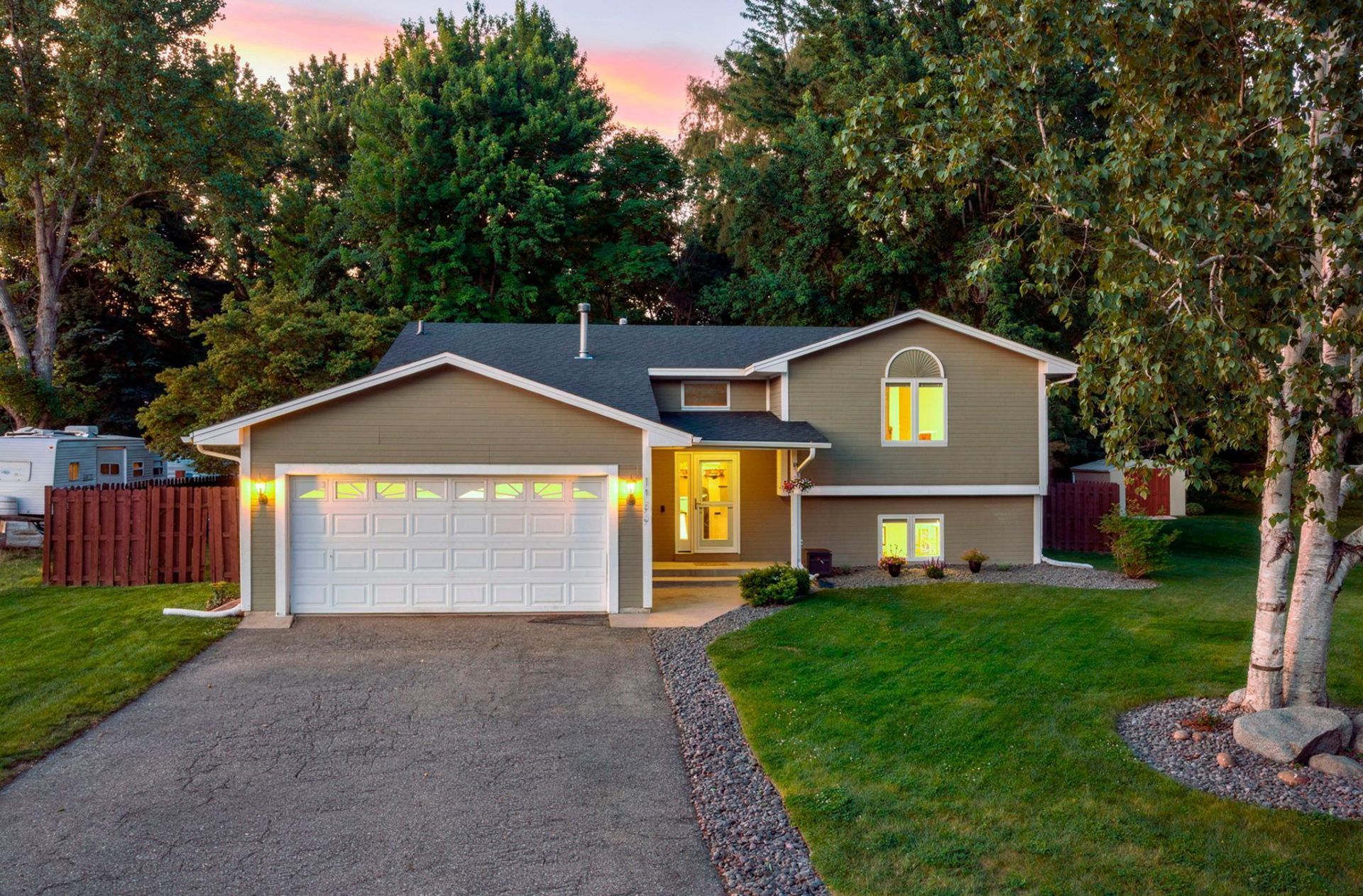 1136 Minnesota Street S, Shakopee, MN 55379