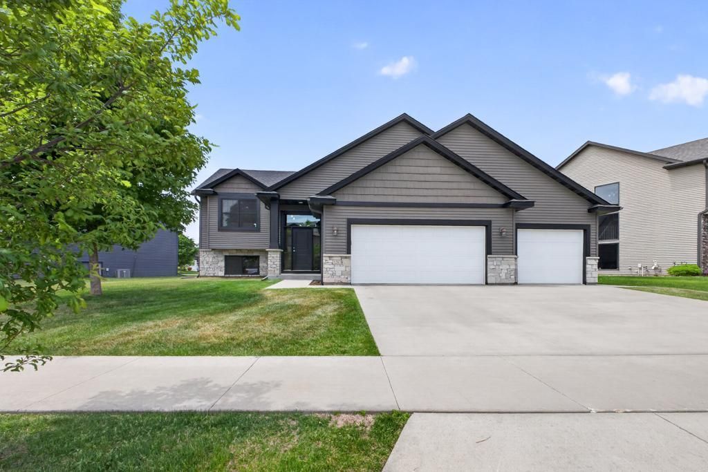 2287 Phoenix Road SW, Rochester, MN 55902