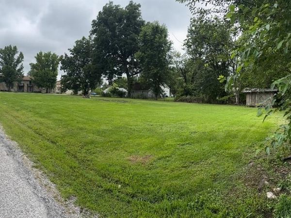 245 Sterling Drive , Moro, IL 62067