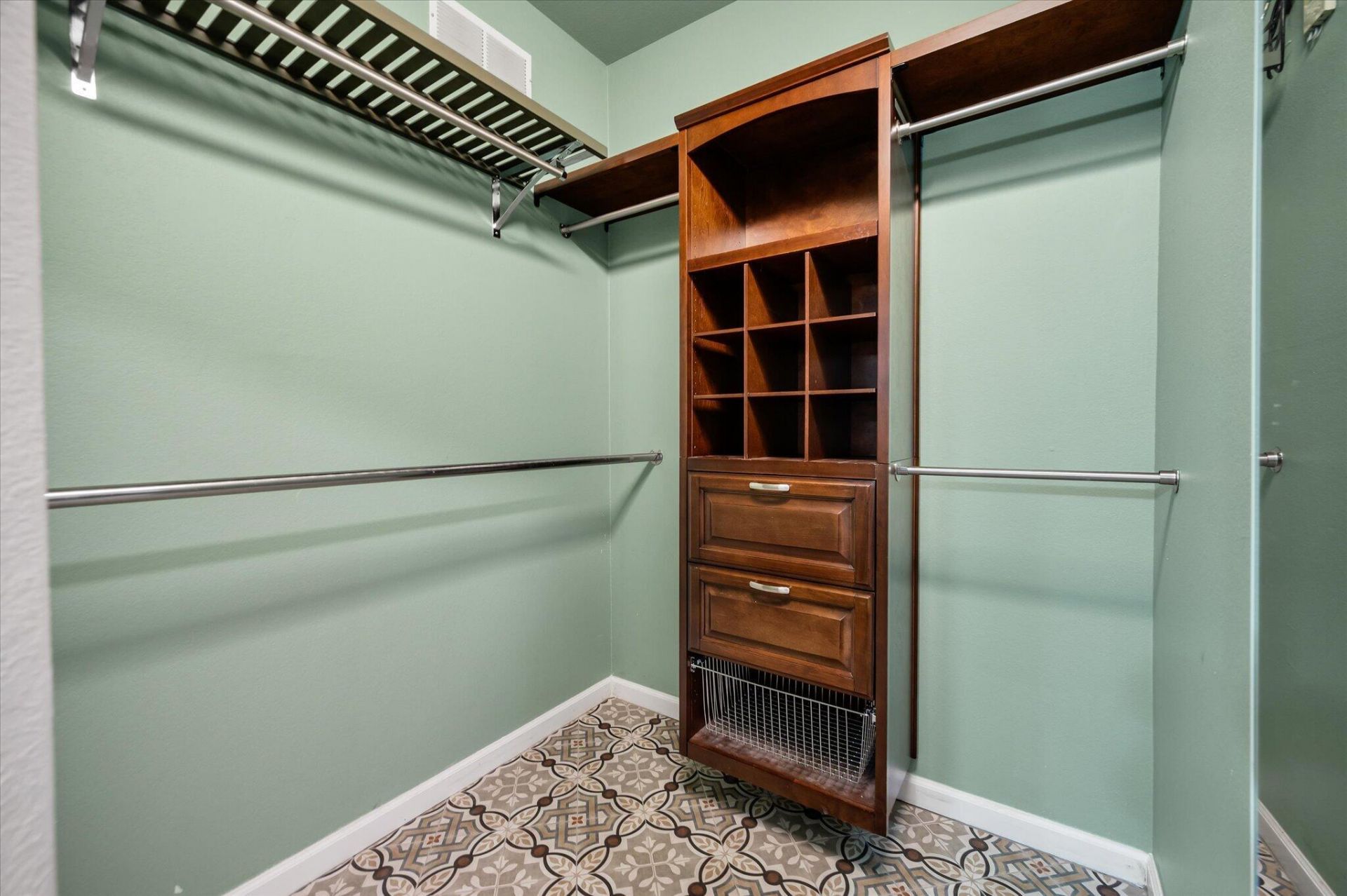 60 Fenwick Hall Alley Photo 31