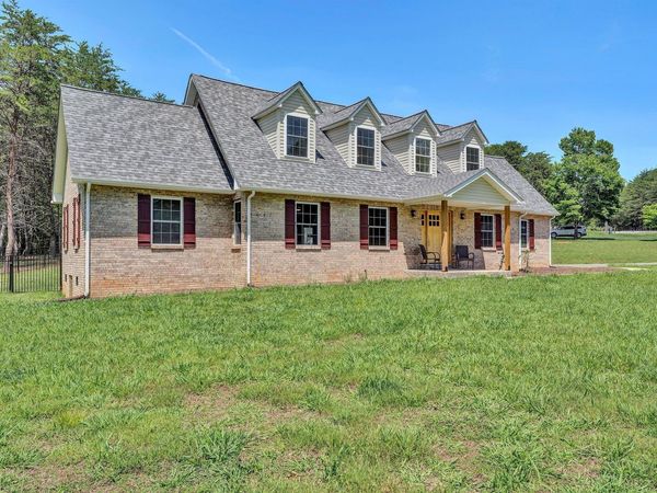 2651 Timberwood LN , Moneta, VA 24121