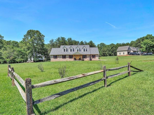 2651 Timberwood LN , Moneta, VA 24121