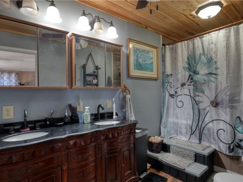 70535 Hopewell Road , Cambridge, OH 43725 Photo 2