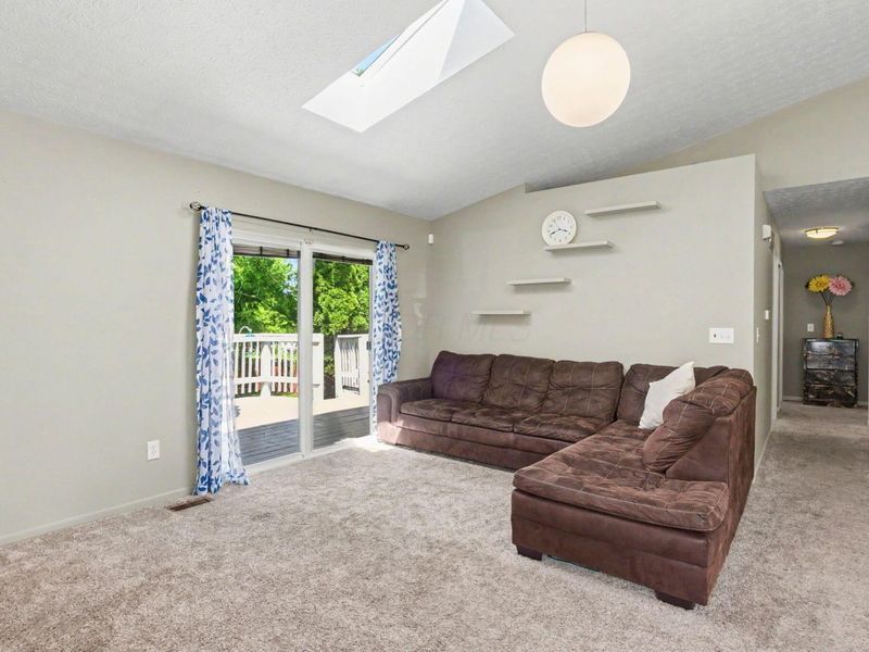 9074 Longstone Drive, Lewis Center, OH 43035 Photo 2