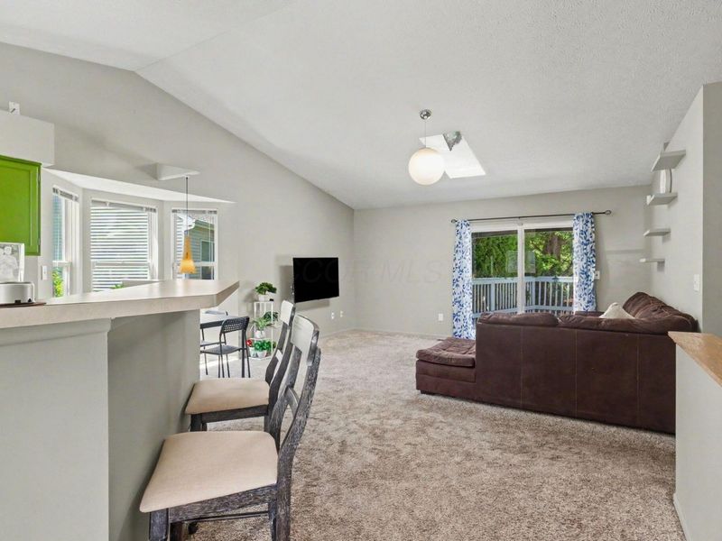 9074 Longstone Drive, Lewis Center, OH 43035 Photo 3