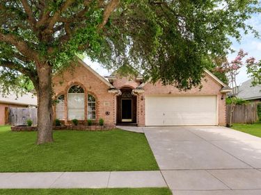 9041 San Joaquin Trail, Fort Worth, TX 76118