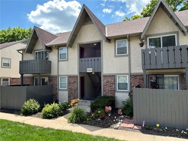 6202 Robinson Street, Unit 3, Overland Park, KS 66202