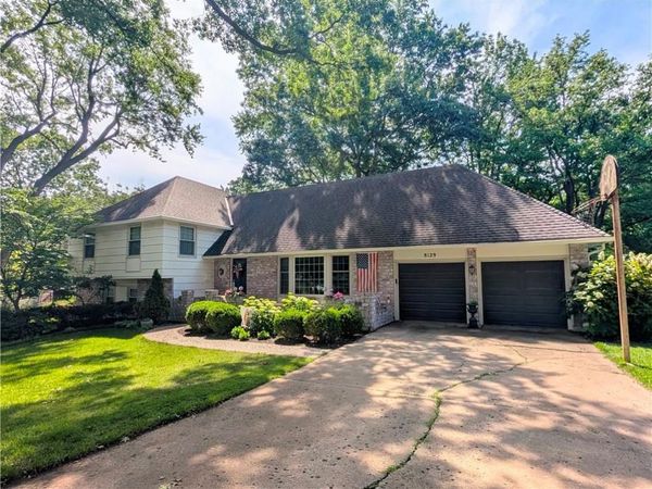 8129 Dearborn Drive, Prairie Village, KS 66208