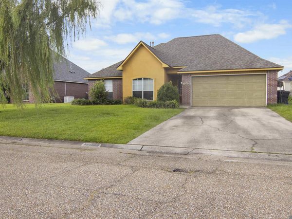 40450 Hawthorne Dr, Darrow, LA 70725
