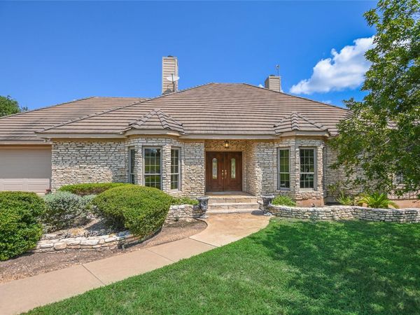 2104 Chipshot CT , Spicewood, TX 78669