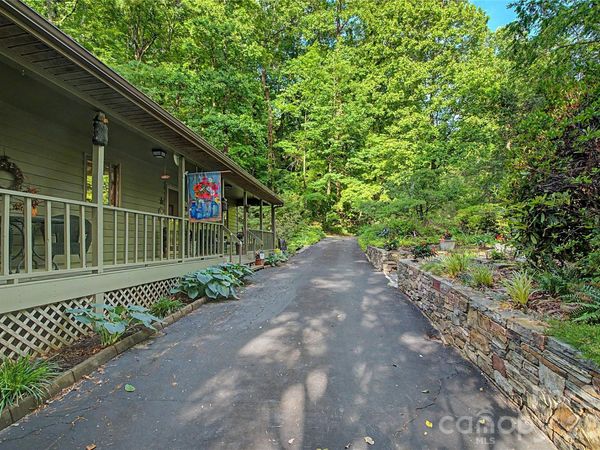 383 Ravenwood Lane, Horse Shoe, NC 28742
