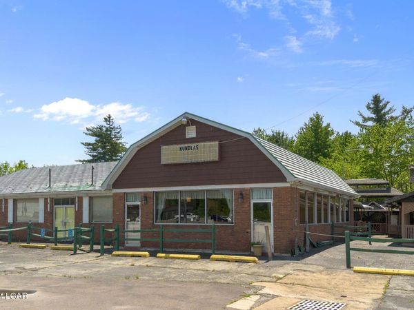 596 Hamlin Highway, Lake Ariel, PA 18436