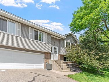 828 Sherwood Road, Shoreview, MN 55126