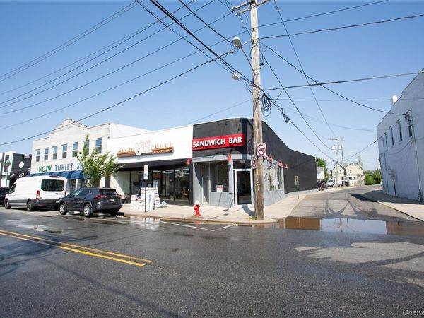 346 Central Avenue , Lawrence, NY 11559