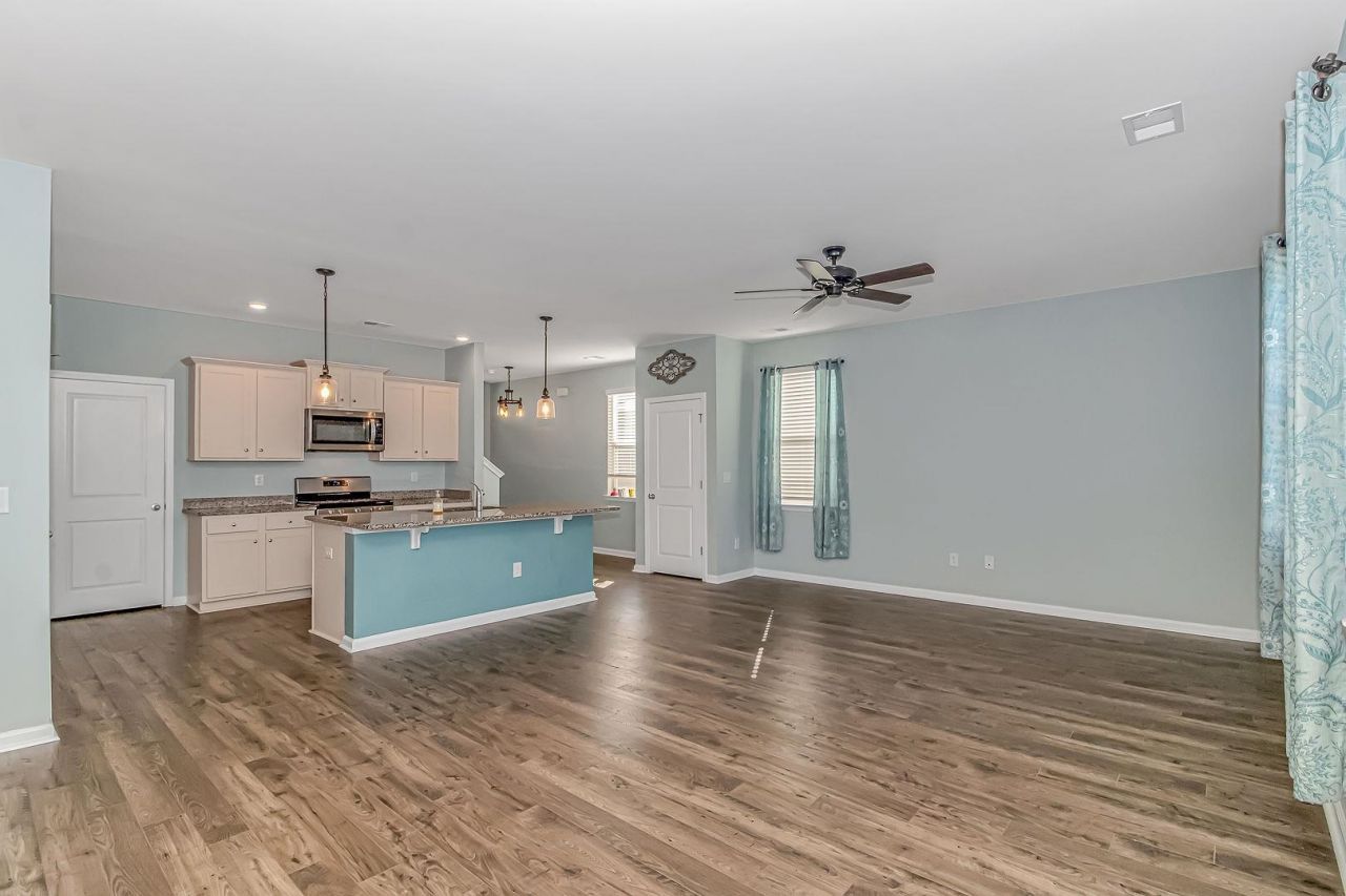 228 Pin Oak Dr. Photo 7